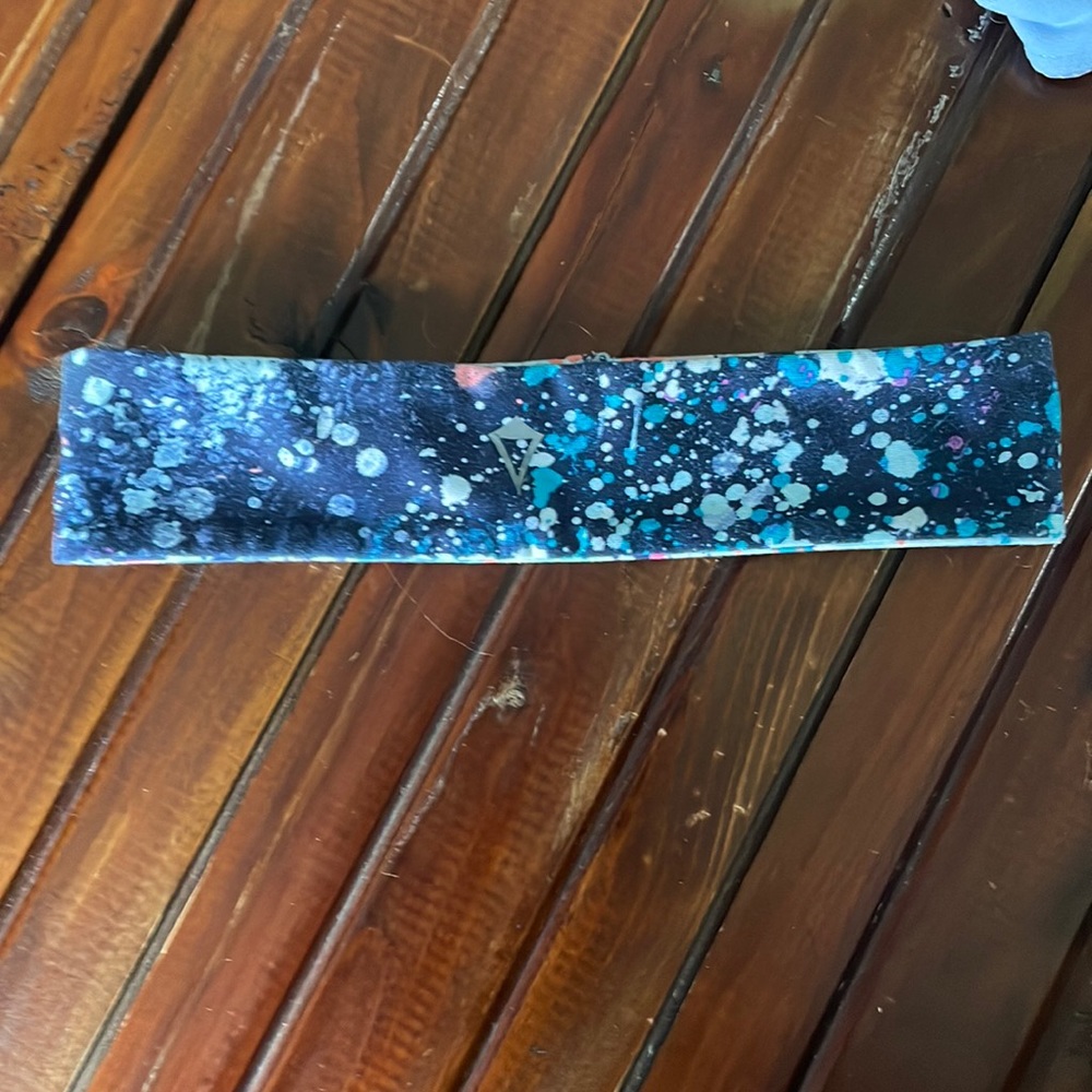 Ivivva reversible splatter pattern headband